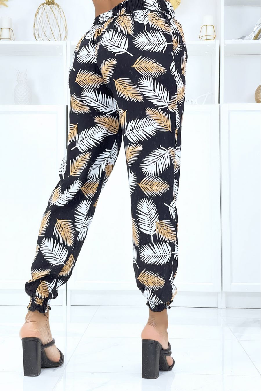Fluid black foliage trousers with elastic waist and ankles - 3