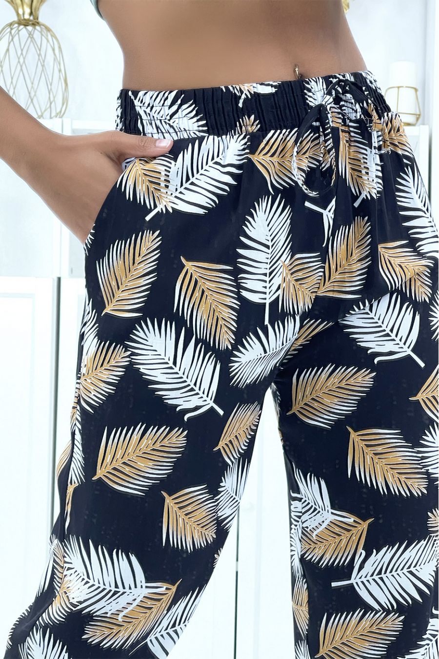 Fluid black foliage trousers with elastic waist and ankles - 4