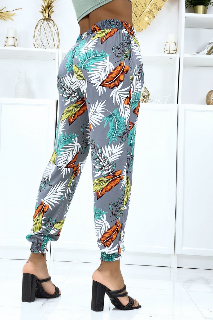 Fluid gray foliage pants with elastic waist and ankles - 4