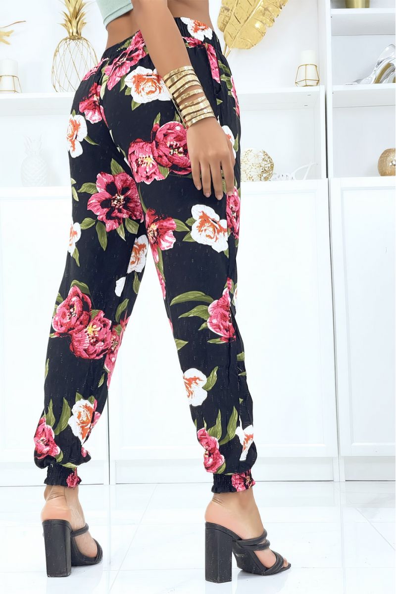 Black pants with elastic flowers at the waist and ankles - 3