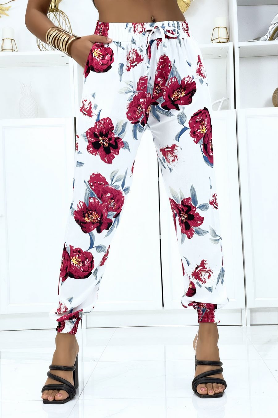 Pantalon blanc à fleurs fluide élastique à la taille et aux chevilles