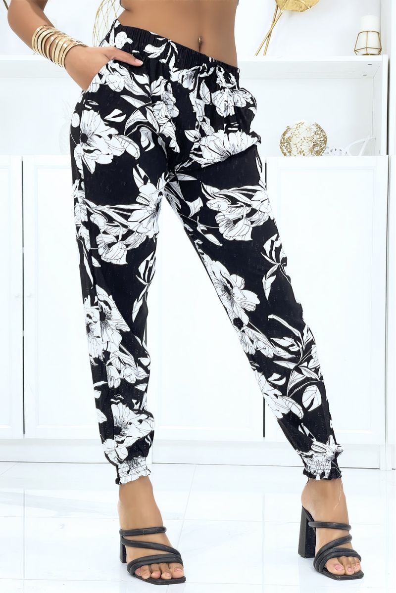 Black pants with elastic flowers at the waist and ankles - 2