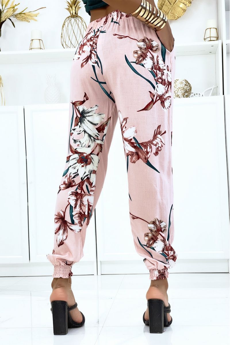 Pantalon rose à fleurs, fluide élastique à la taille et aux chevilles  - 4