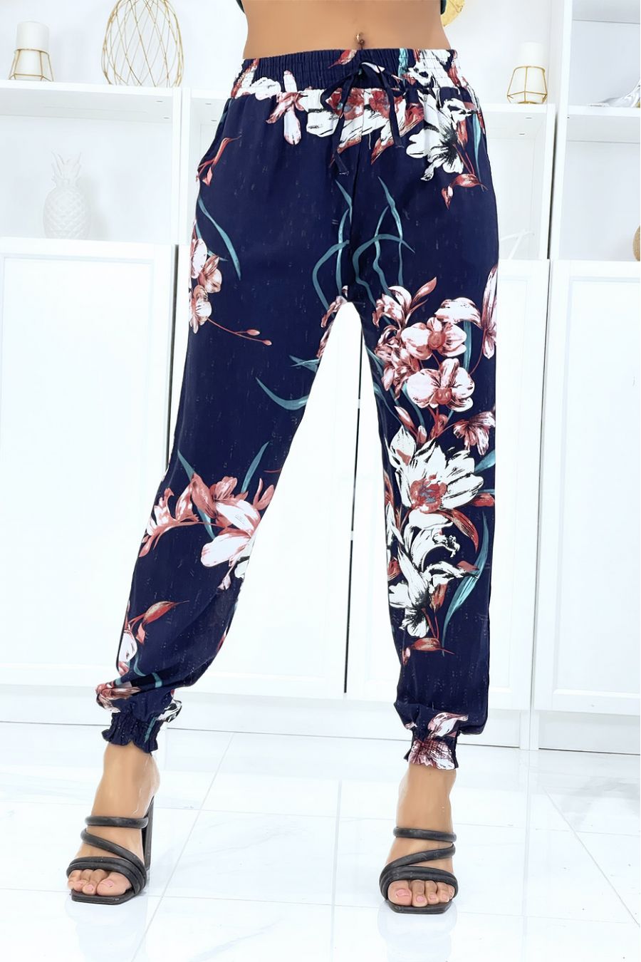 Pantalon marine à fleurs, fluide élastique à la taille et aux chevilles 