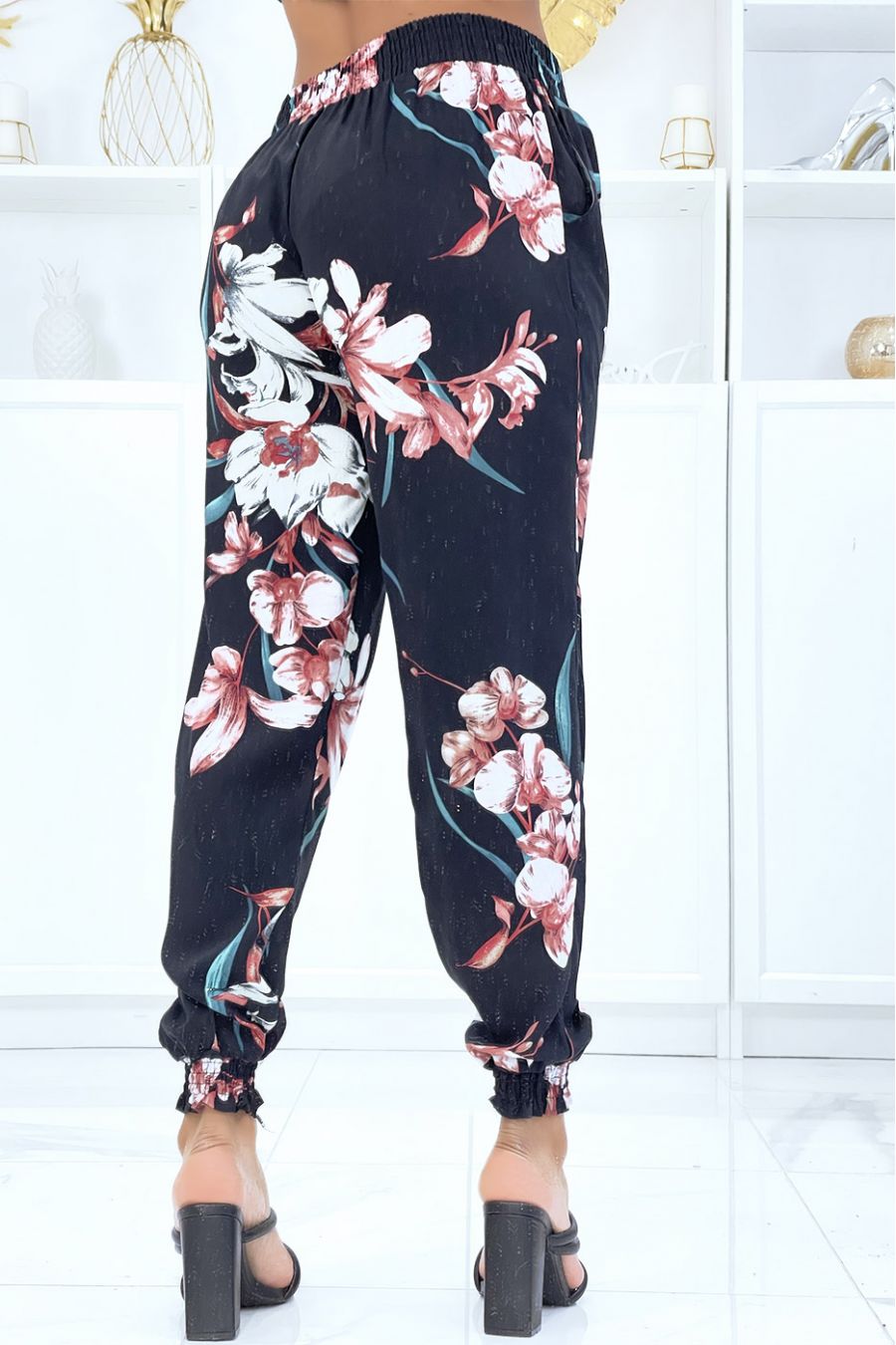 Black floral pants, fluid elastic waist and ankles - 3