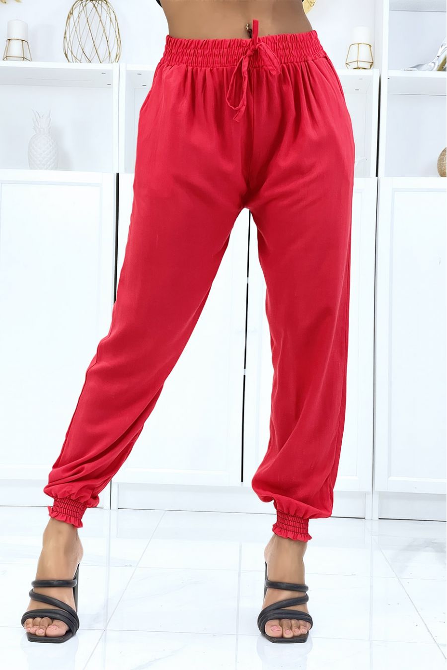 Fluid red pants with elastic waist and ankles