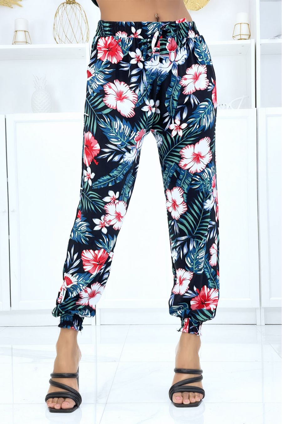 Pantalon noir à motif floral, fluide élastique à la taille et aux chevilles 