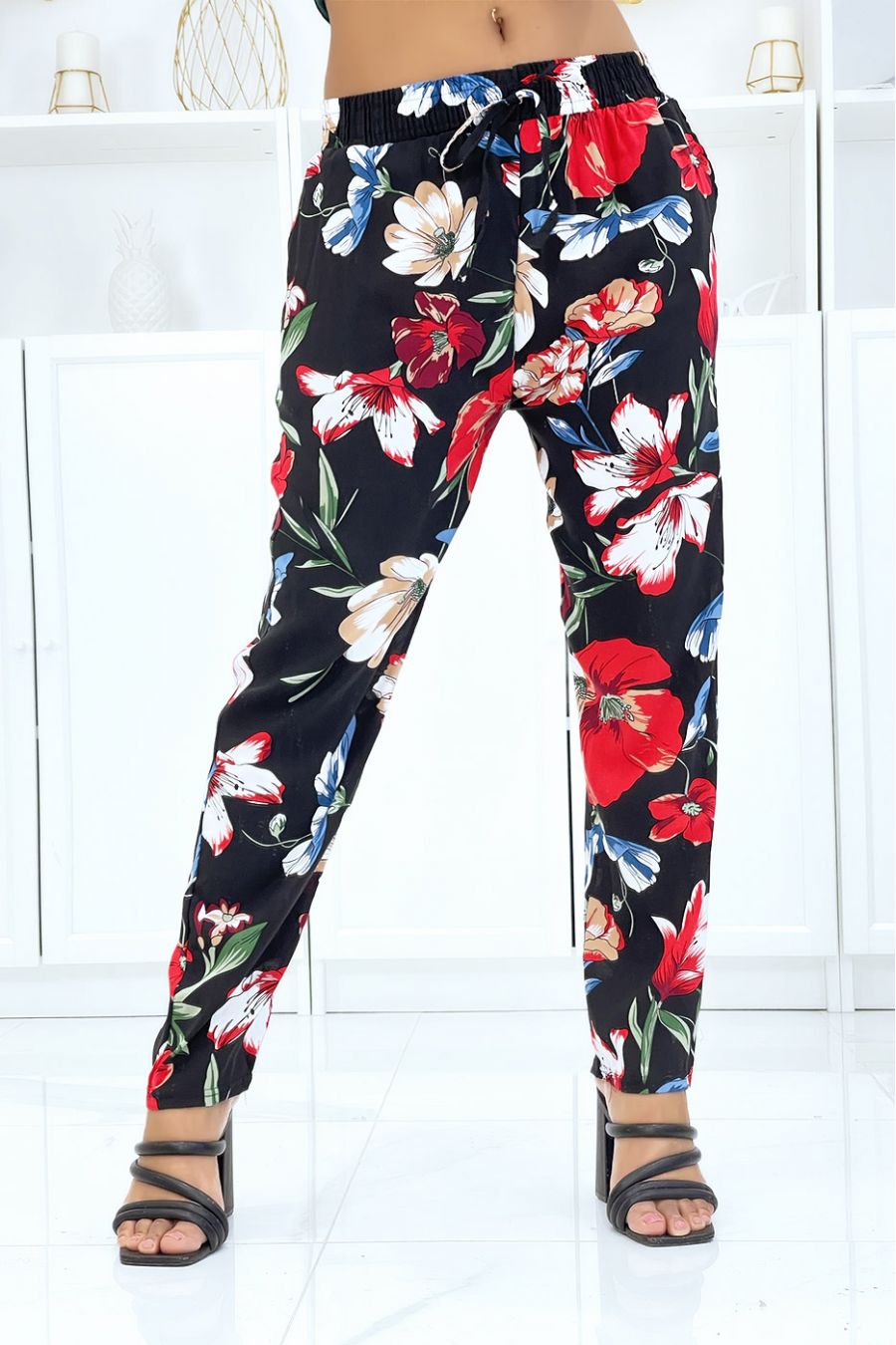 Pantalon noir à motif floral, fluide élastique à la taille