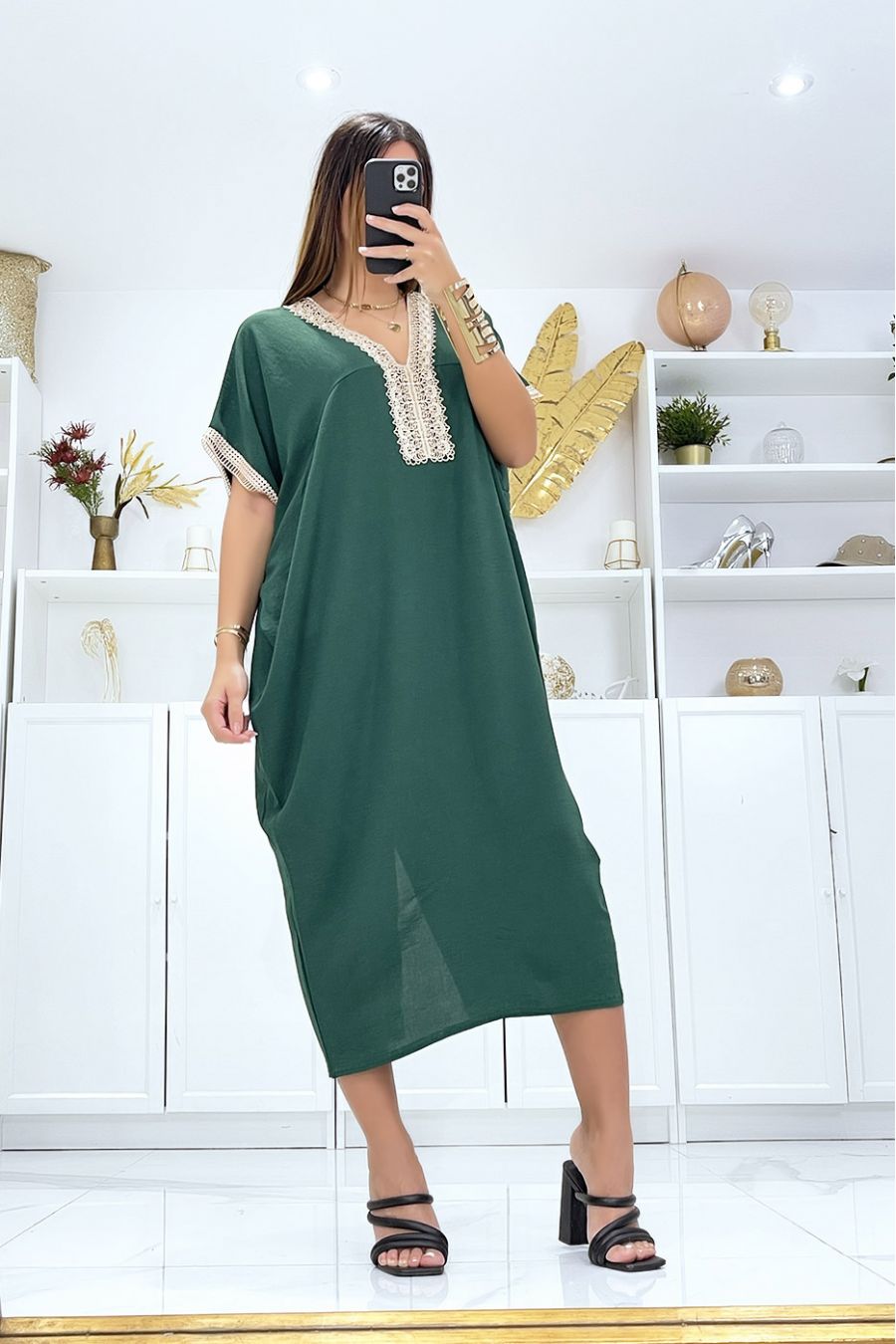 Fir green dress with short sleeves and embroidery on the sleeves and collar - 3