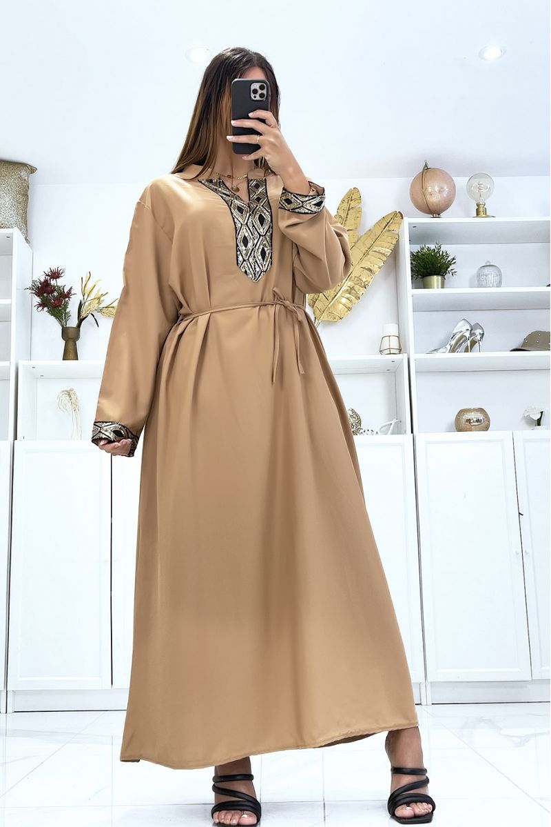 Camel jurk met lange mouwen en pailletten op de mouwen en kraag - 2