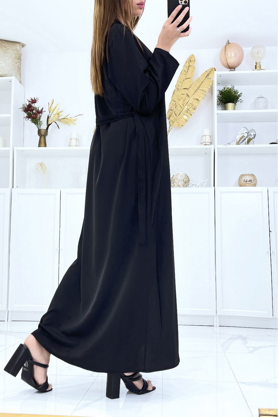 Robe longue noire à manches longues et broderie au col - 4