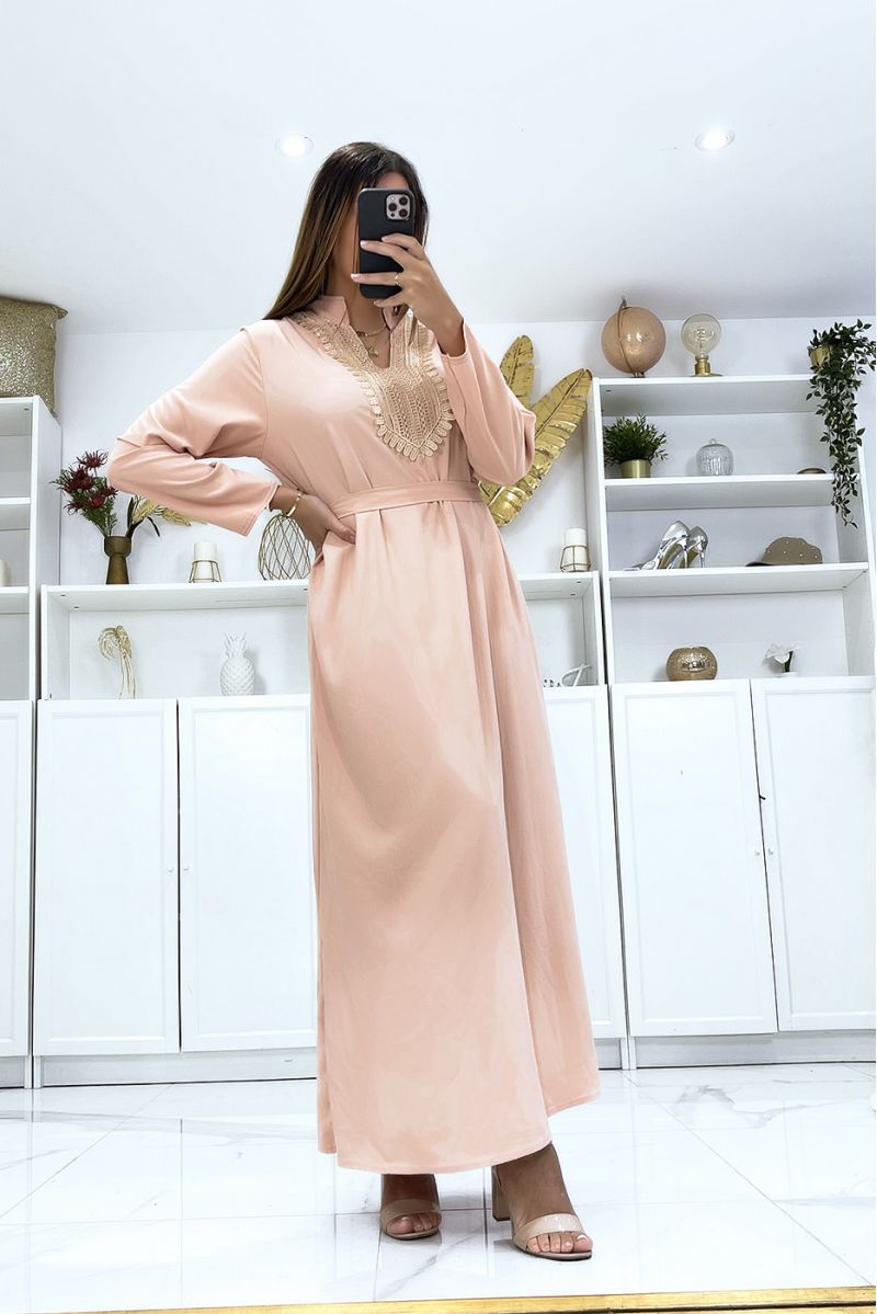 Long pink dress with long sleeves and embroidery on the collar - 3