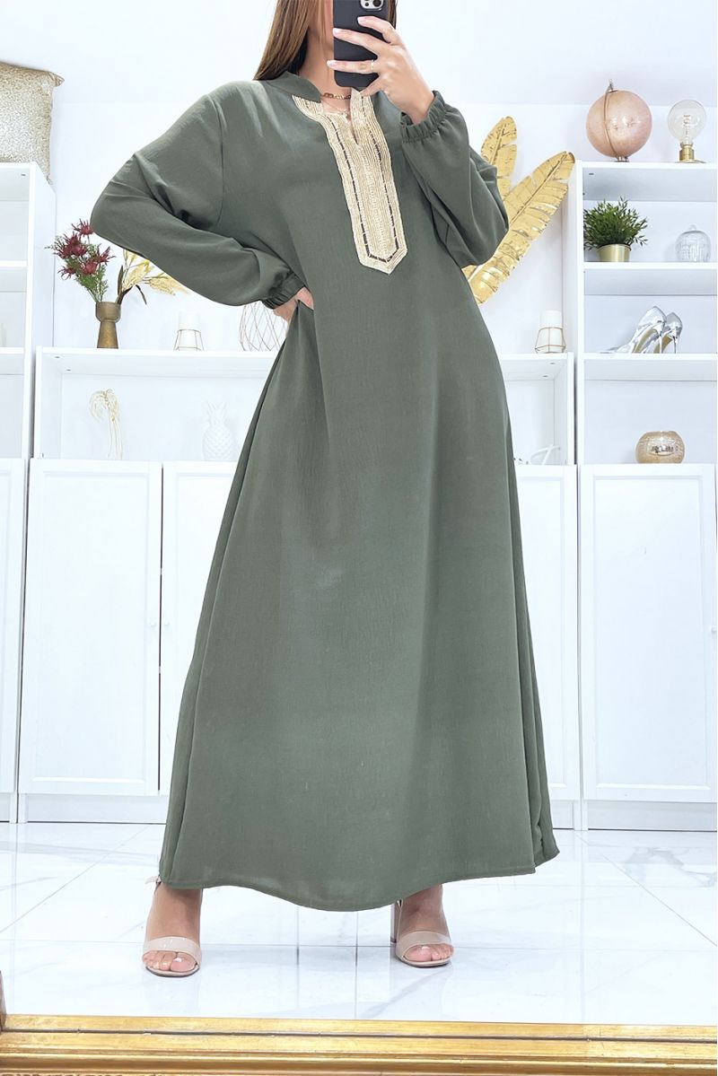Khaki dress with long sleeves and gold embroidered collar - 2