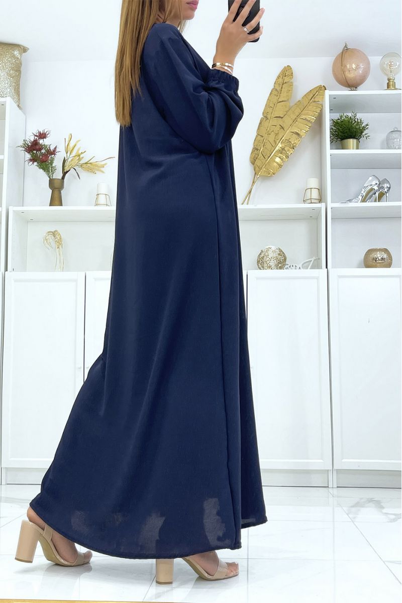 Marineblauwe jurk met lange mouwen en goud geborduurde kraag - 4