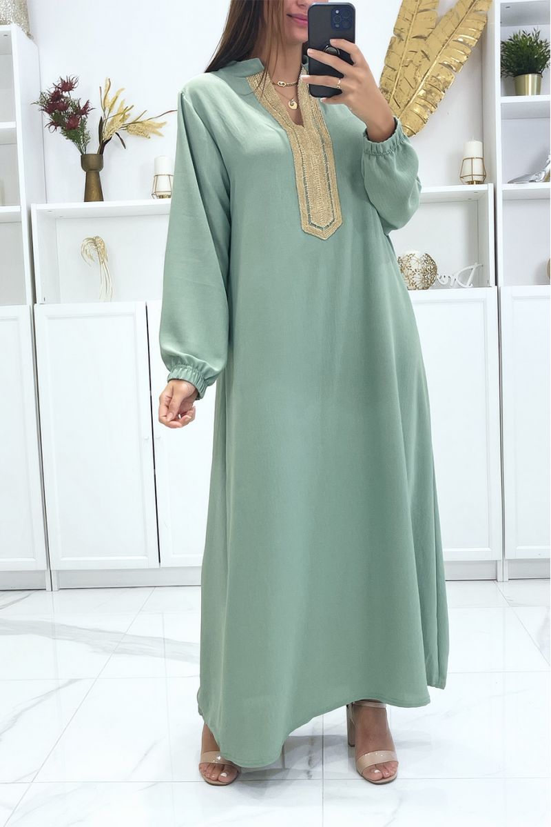 Green dress with long sleeves and gold embroidered collar - 3