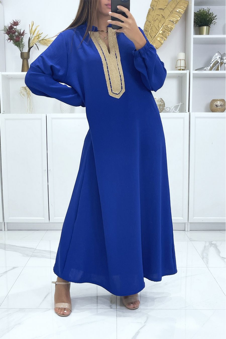 Royal dress with long sleeves and gold embroidered collar - 2