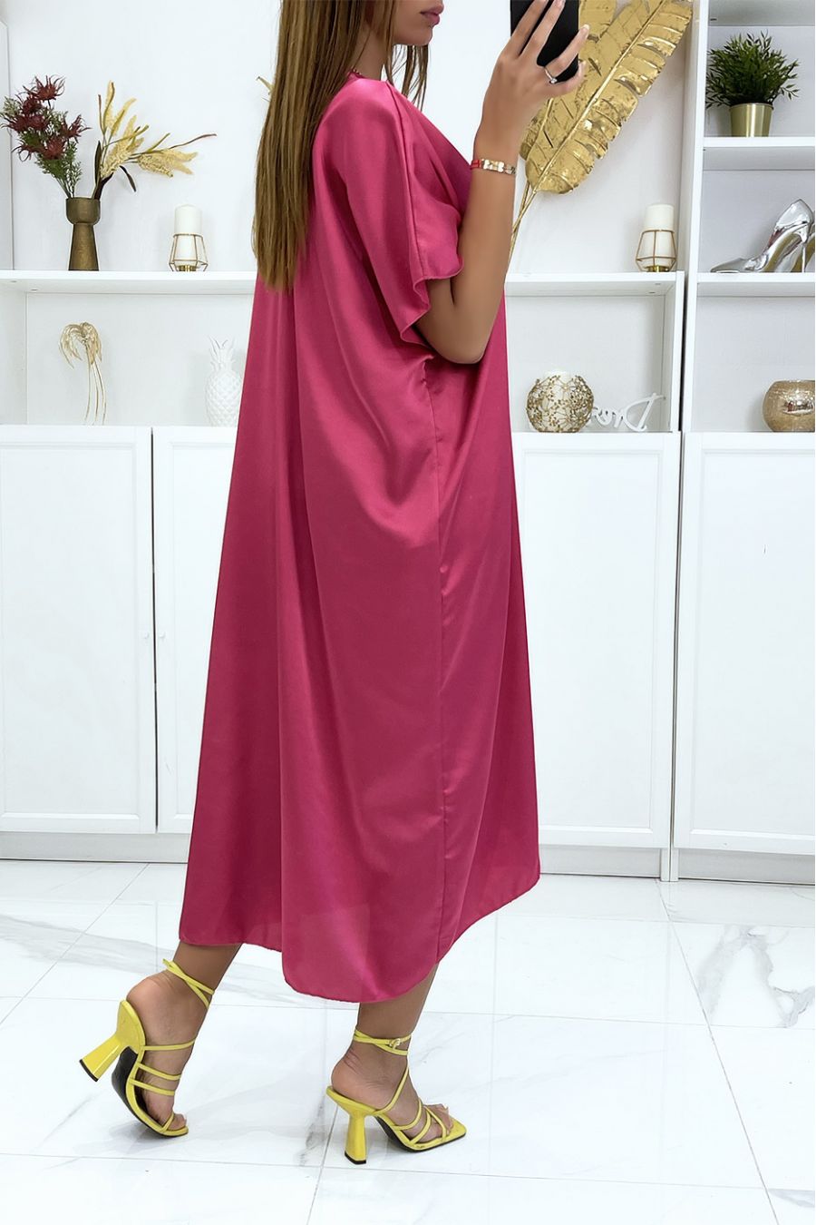 Fuchsia satijnen midi-jurk met diepuitgesneden hals - 5