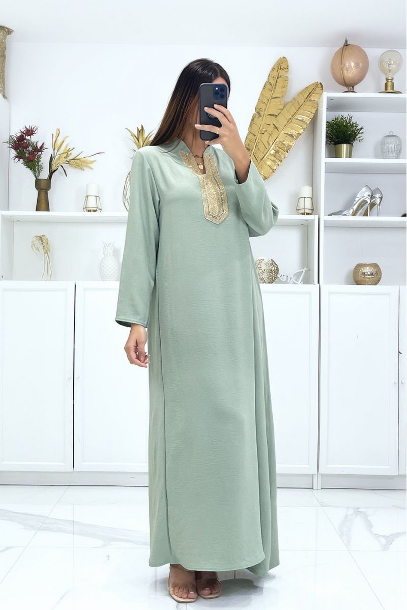 Lange groene abaya met lange mouwen en gouden borduursel op de kraag - 3