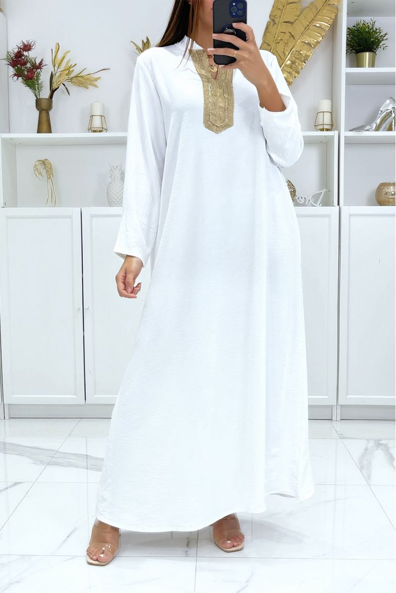Abaya longue blanche à manches longues et broderie dorée au col  - 1