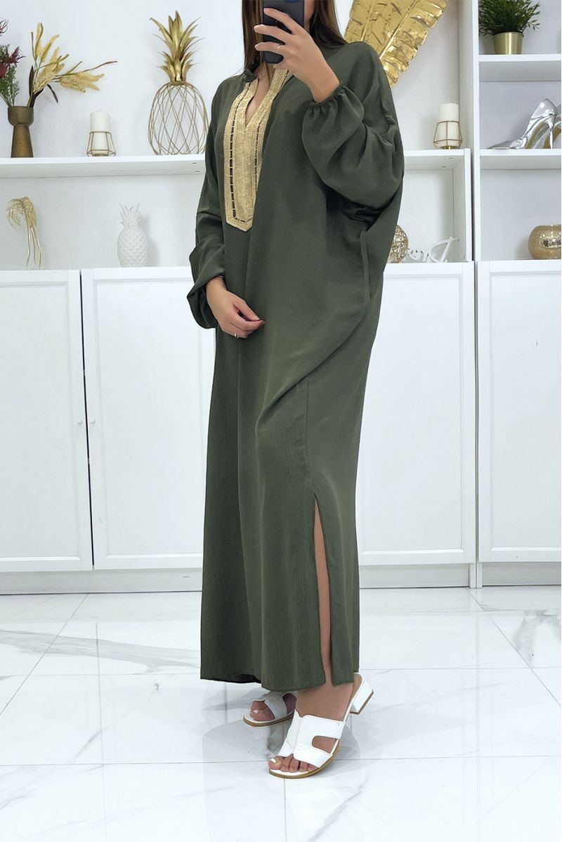 Abaya grande taille kaki à manches bouffantes et broderie dorée au col - 3 Abaya grande taille kaki à manches bouffantes et broderie dorée au col - 3