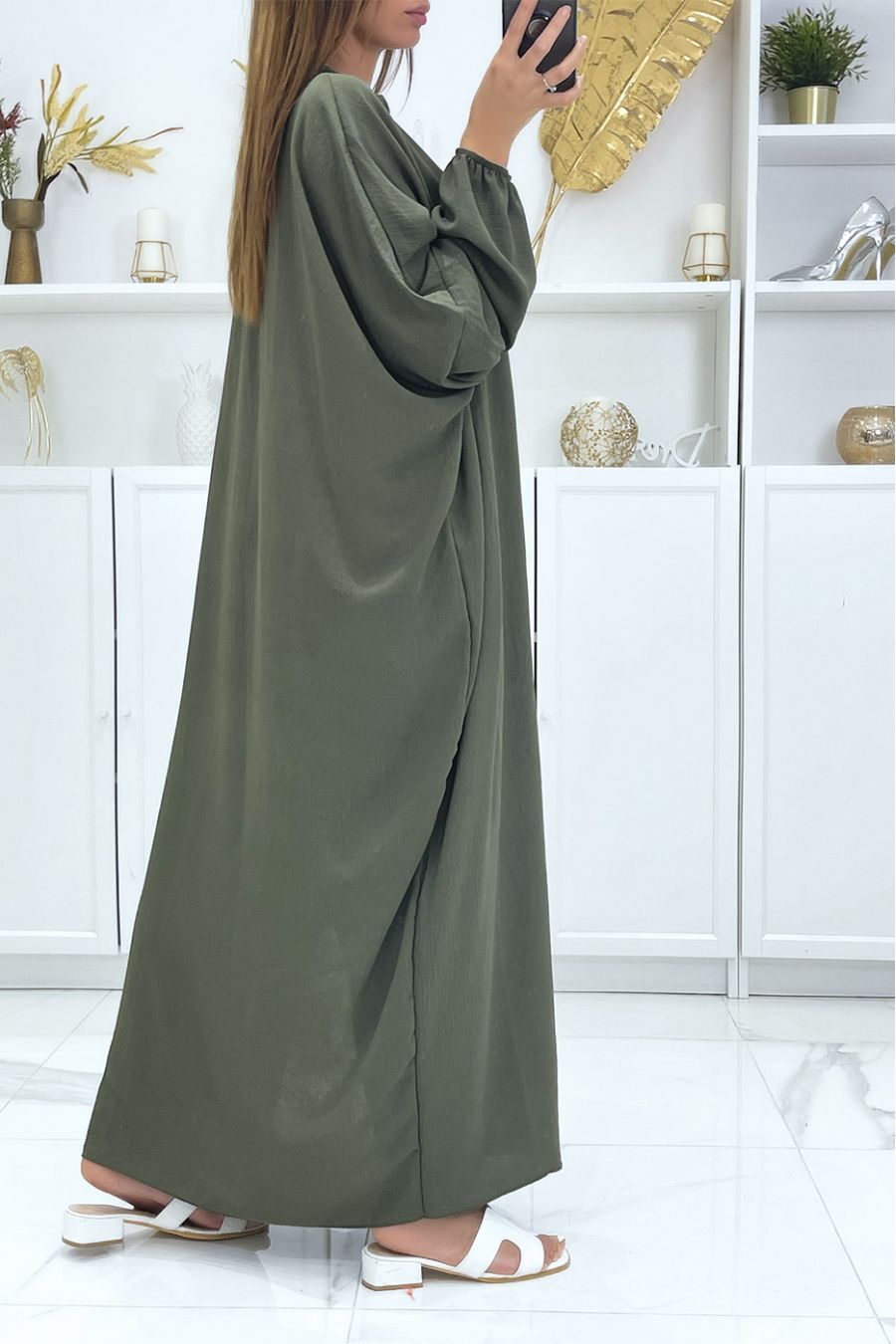Abaya grande taille kaki  à manches bouffantes et broderie dorée au col  - 4