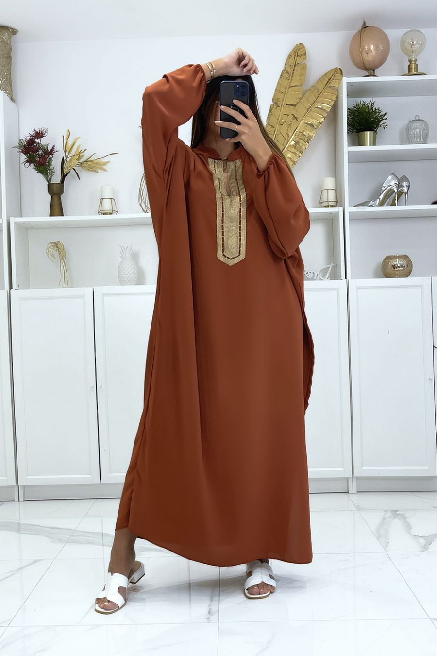 Abaya grande taille cognac  à manches bouffantes et broderie dorée au col  - 3