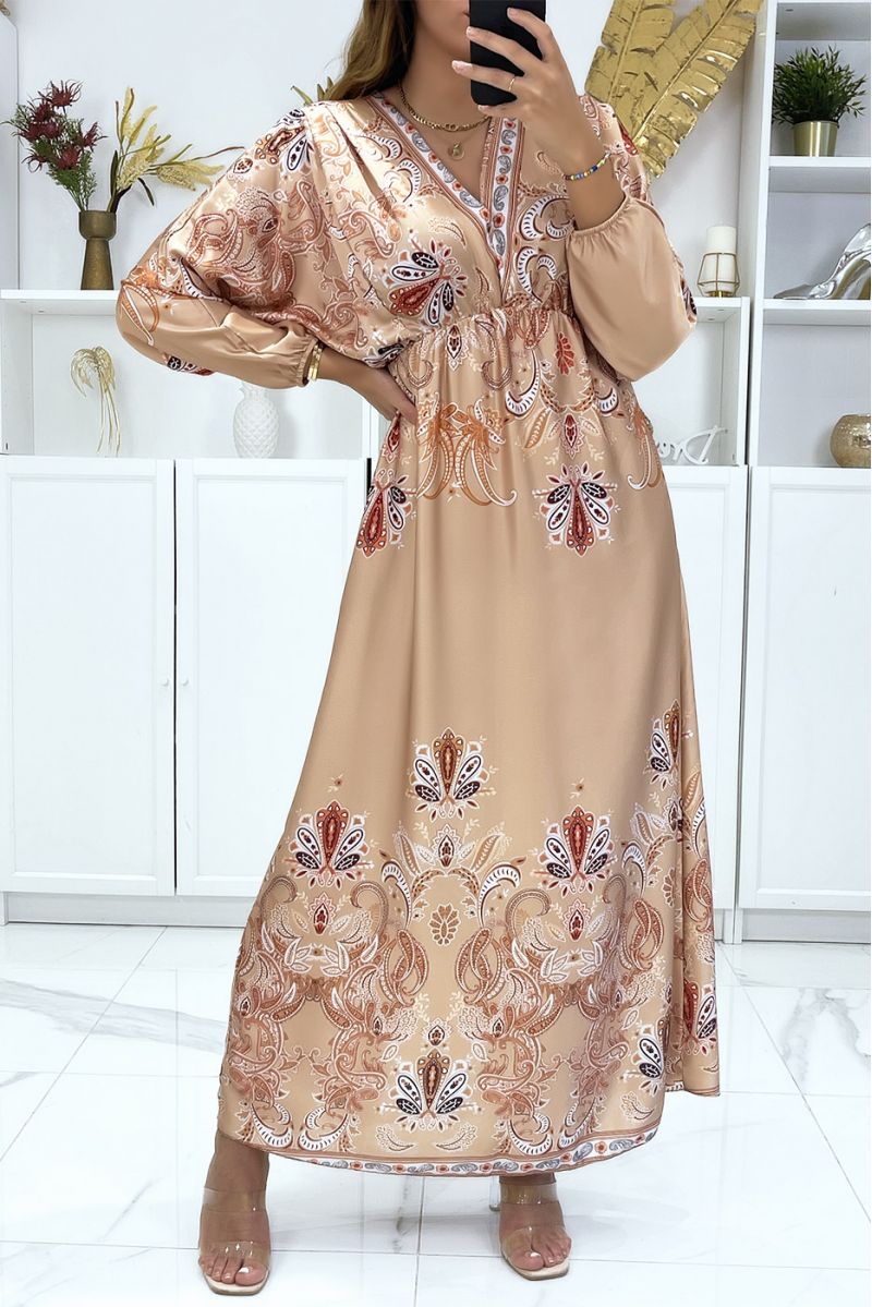 Lange camel satijnen jurk met pofmouwen en prints - 1