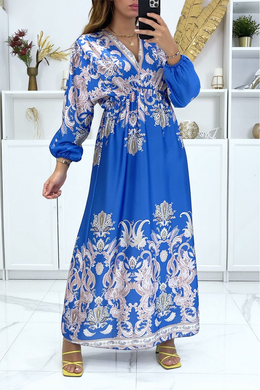 Long royal satin dress with puff sleeves and prints - 1
