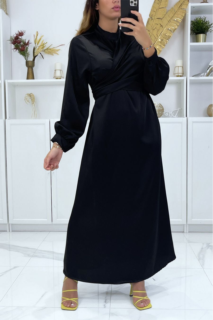 Robe satinée noire croisée à la poitrine et col montant femme - 1