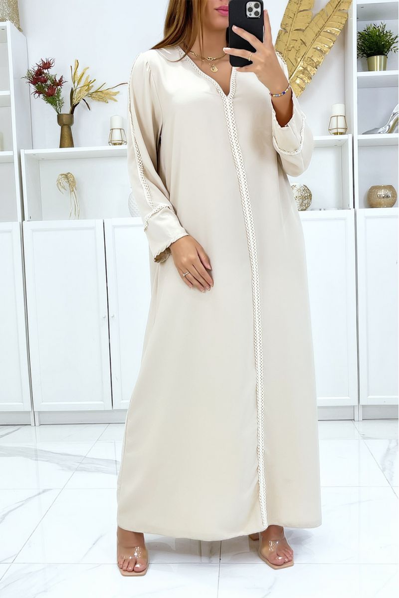Longue abaya beige très ample avec dentelle aux manches et à l'avant - 3 Longue abaya beige très ample avec dentelle aux manches et à l'avant - 3