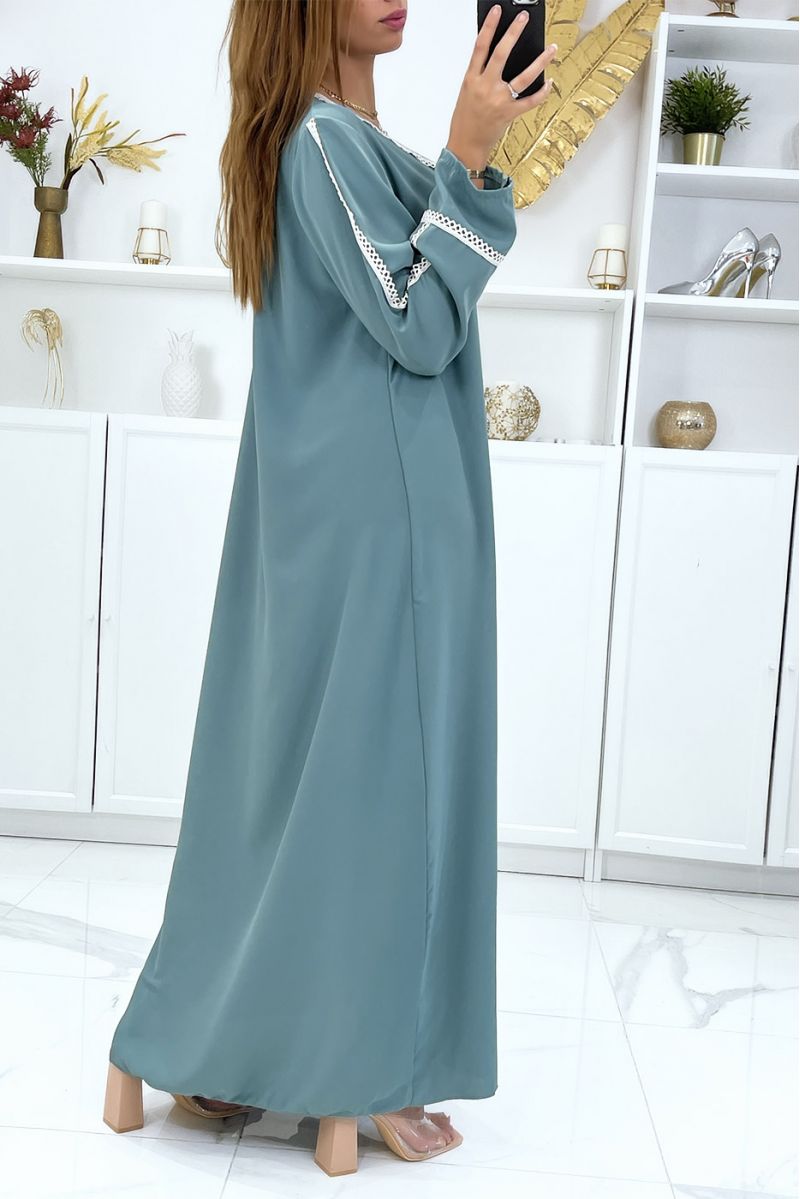 Longue abaya vert d'eau très ample avec dentelle aux manches et à l'avant - 1 Longue abaya vert d'eau très ample avec dentelle aux manches et à l'avant - 1