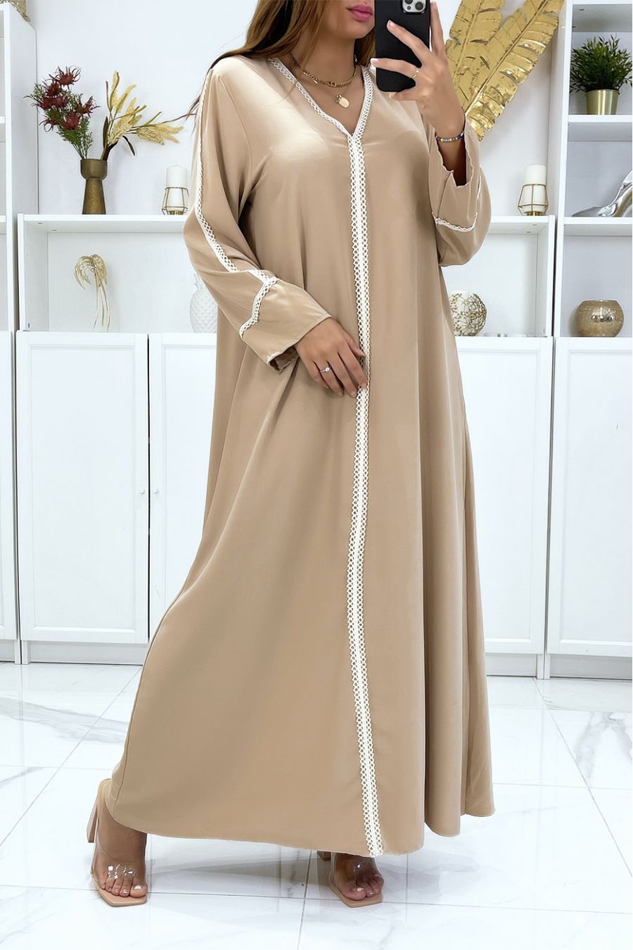 Lange zeer losse roze abaya met kant aan de mouwen en aan de voorkant - 2