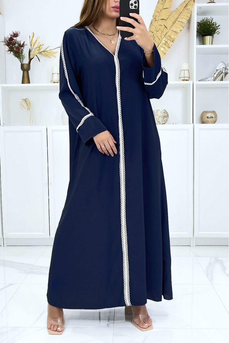 Longue abaya marine très ample avec dentelle aux manches et à l'avant - 4