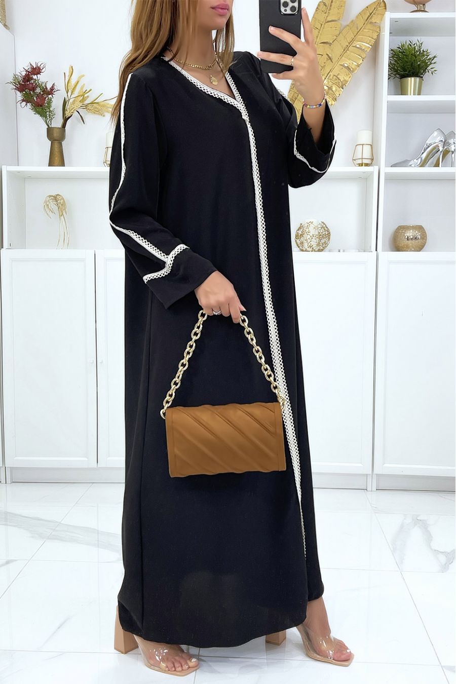 Lange, zeer losse zwarte abaya met kant aan de mouwen en aan de voorkant - 2