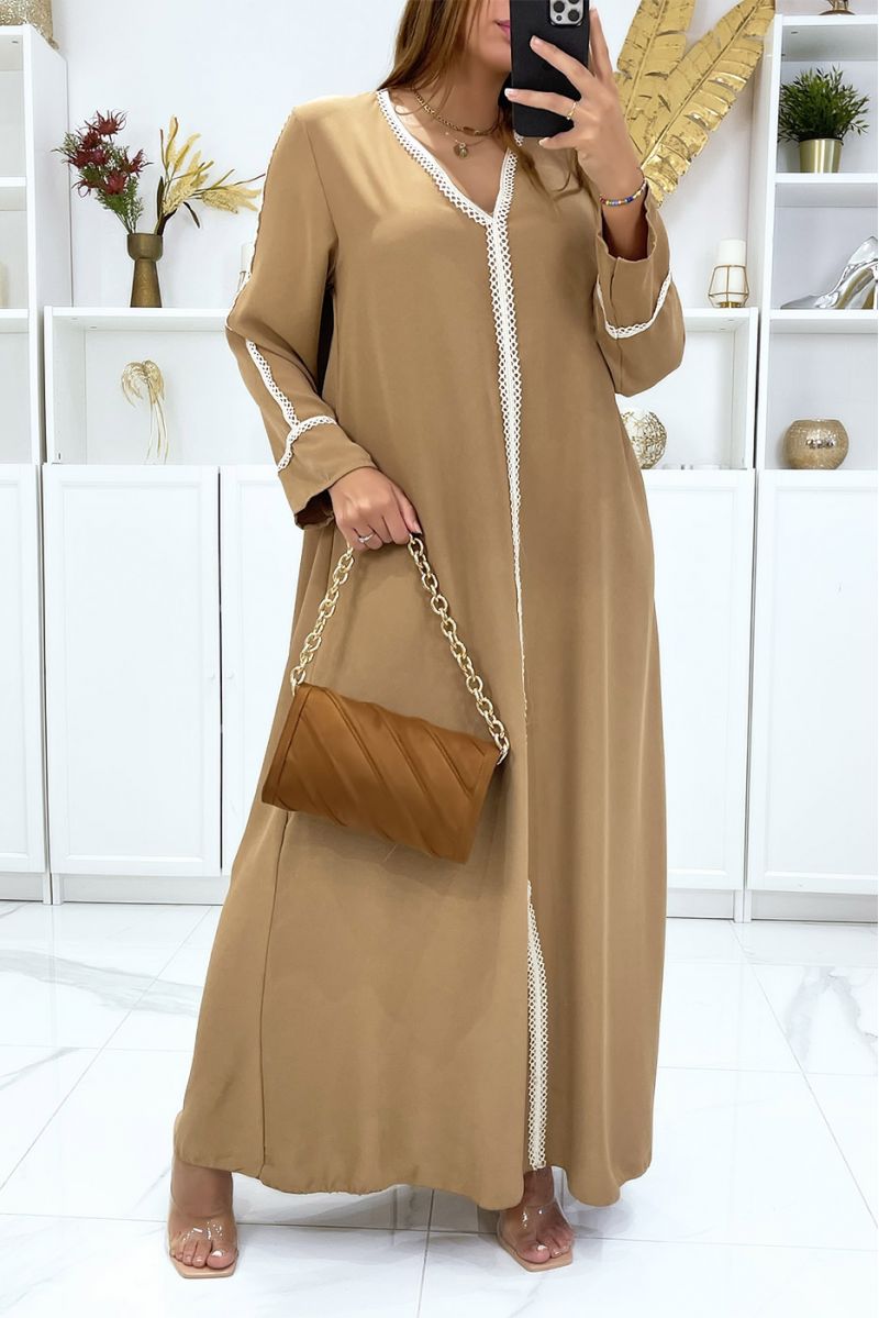 Lange, zeer losse camel abaya met kant aan de mouwen en aan de voorkant - 3 Lange, zeer losse camel abaya met kant aan de mouwen en aan de voorkant - 3