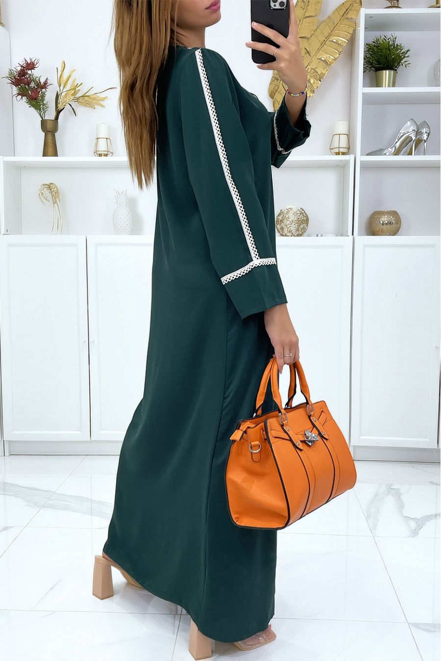 Longue abaya verte très ample avec dentelle aux manches et à l'avant - 1