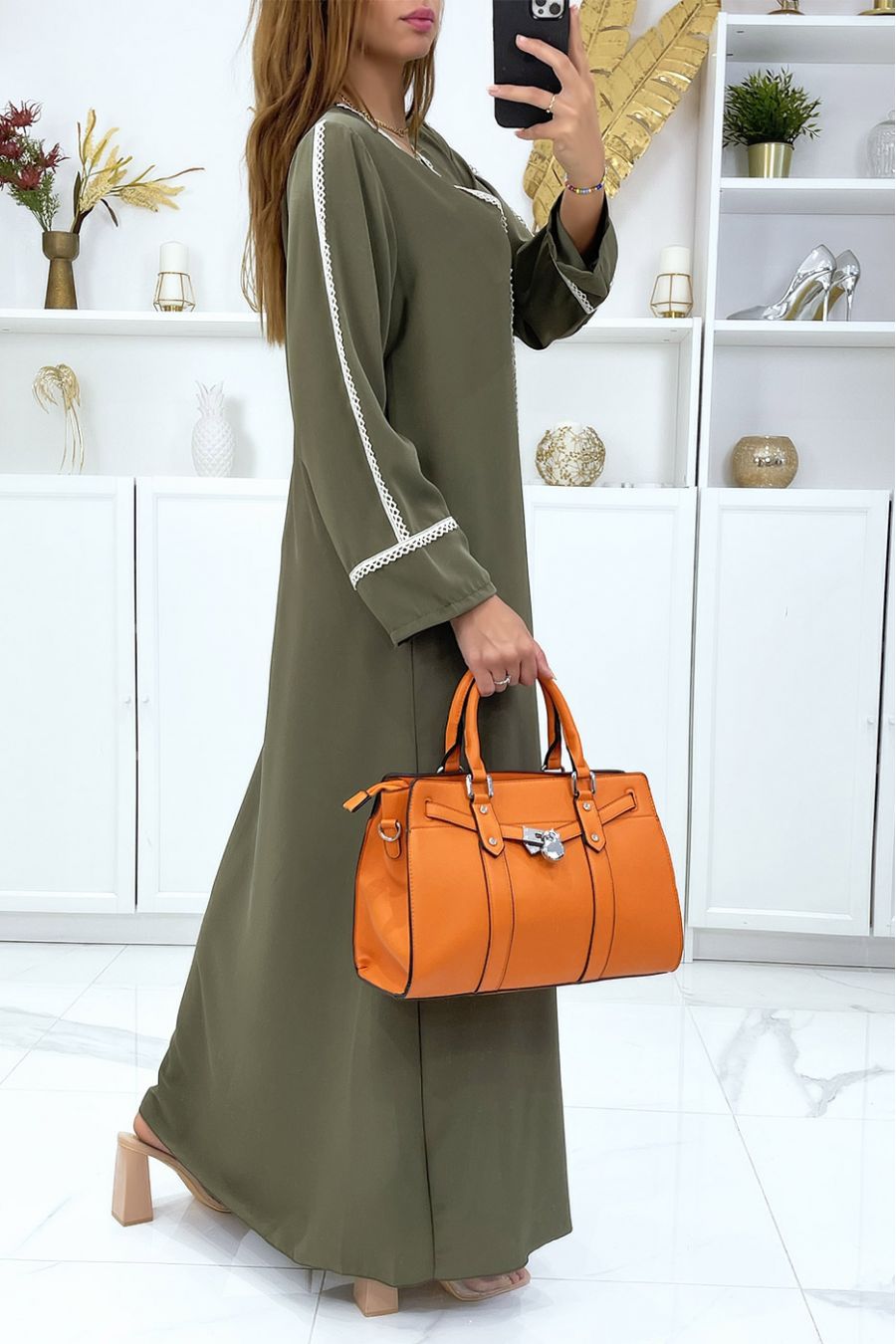 Lange, zeer losse kaki abaya met kant aan de mouwen en aan de voorkant - 1