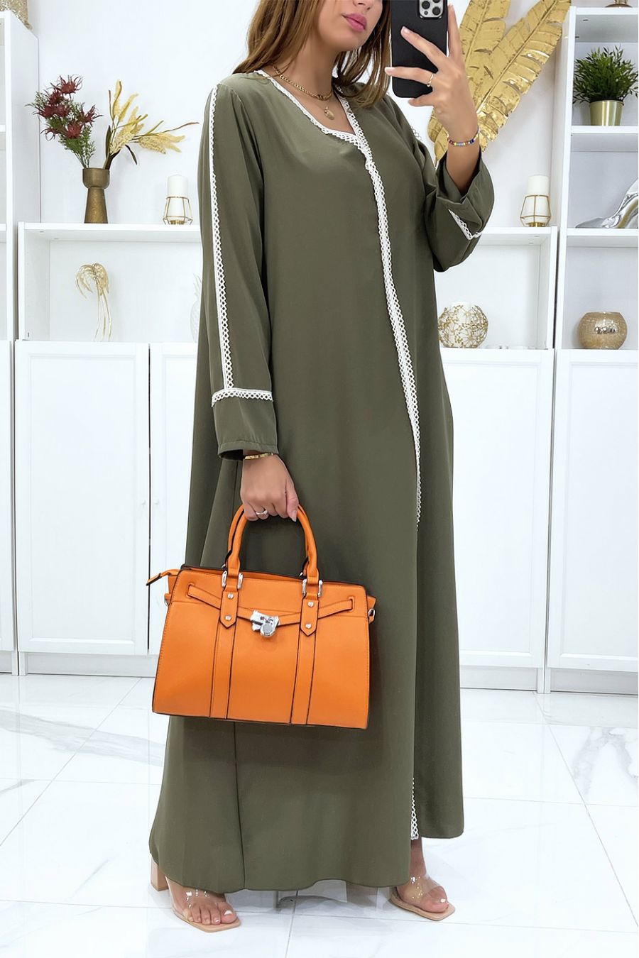 Longue abaya kaki très ample avec dentelle aux manches et à l'avant - 2