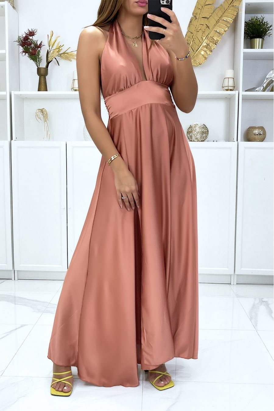 Long satin dress in pink with ties at the collar - 3
