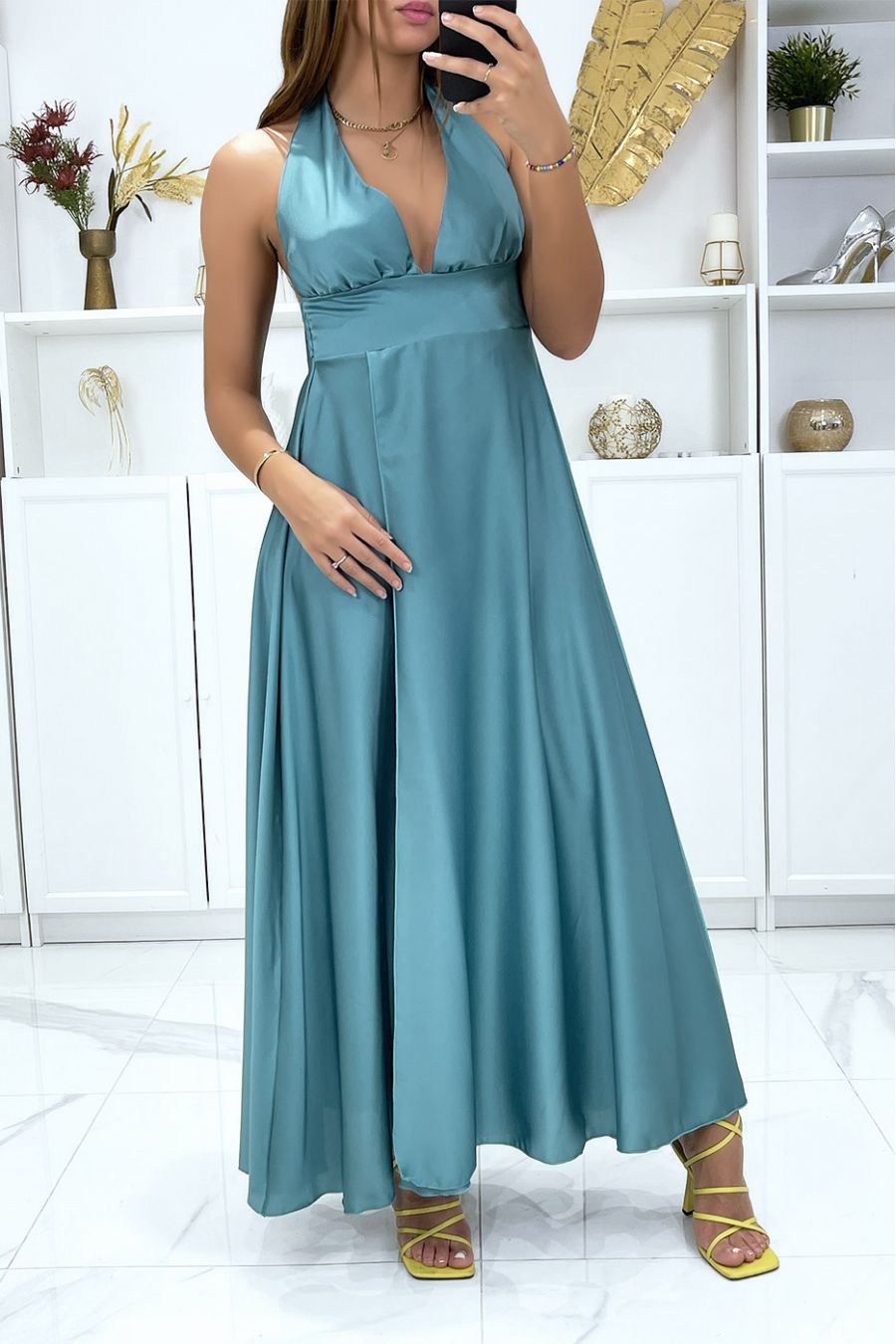 Long satin dress in water green with ties at the collar - 3