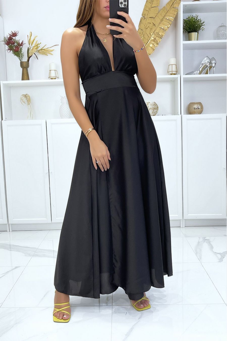 Long satin dress in black with ties at the collar - 4