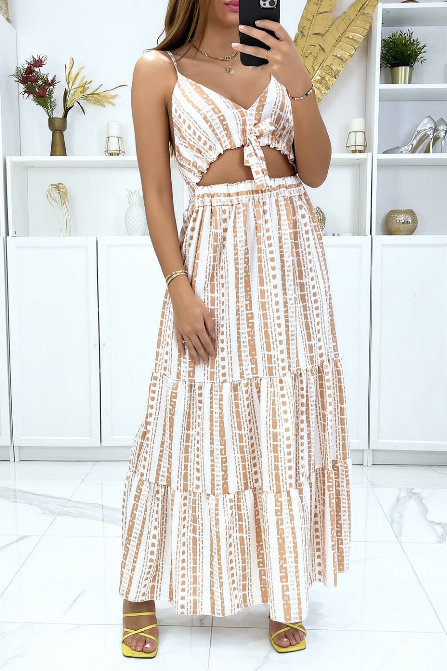 Longue robe beige à motif ouvert à l'avant - 3