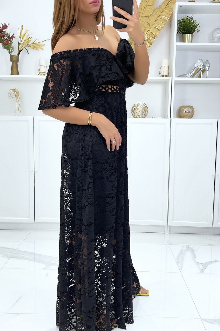 Longue robe en dentelle noir doublé avec volant au buste - 2