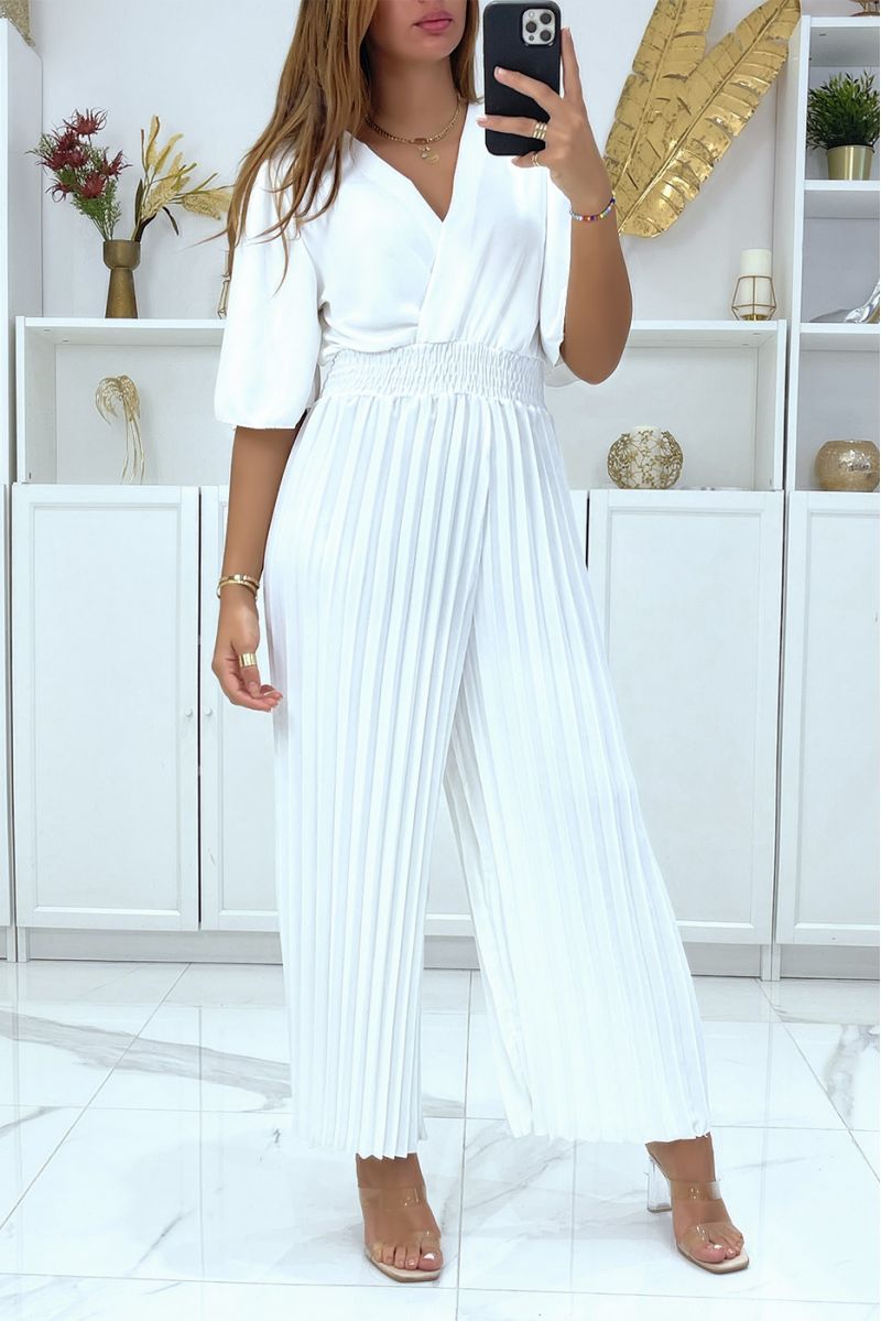 Witte jumpsuit met overslag en geplooide broek - 2
