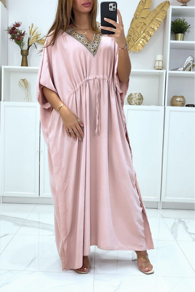 Longue abaya rose col V motif doré ajustable à la taille - 2