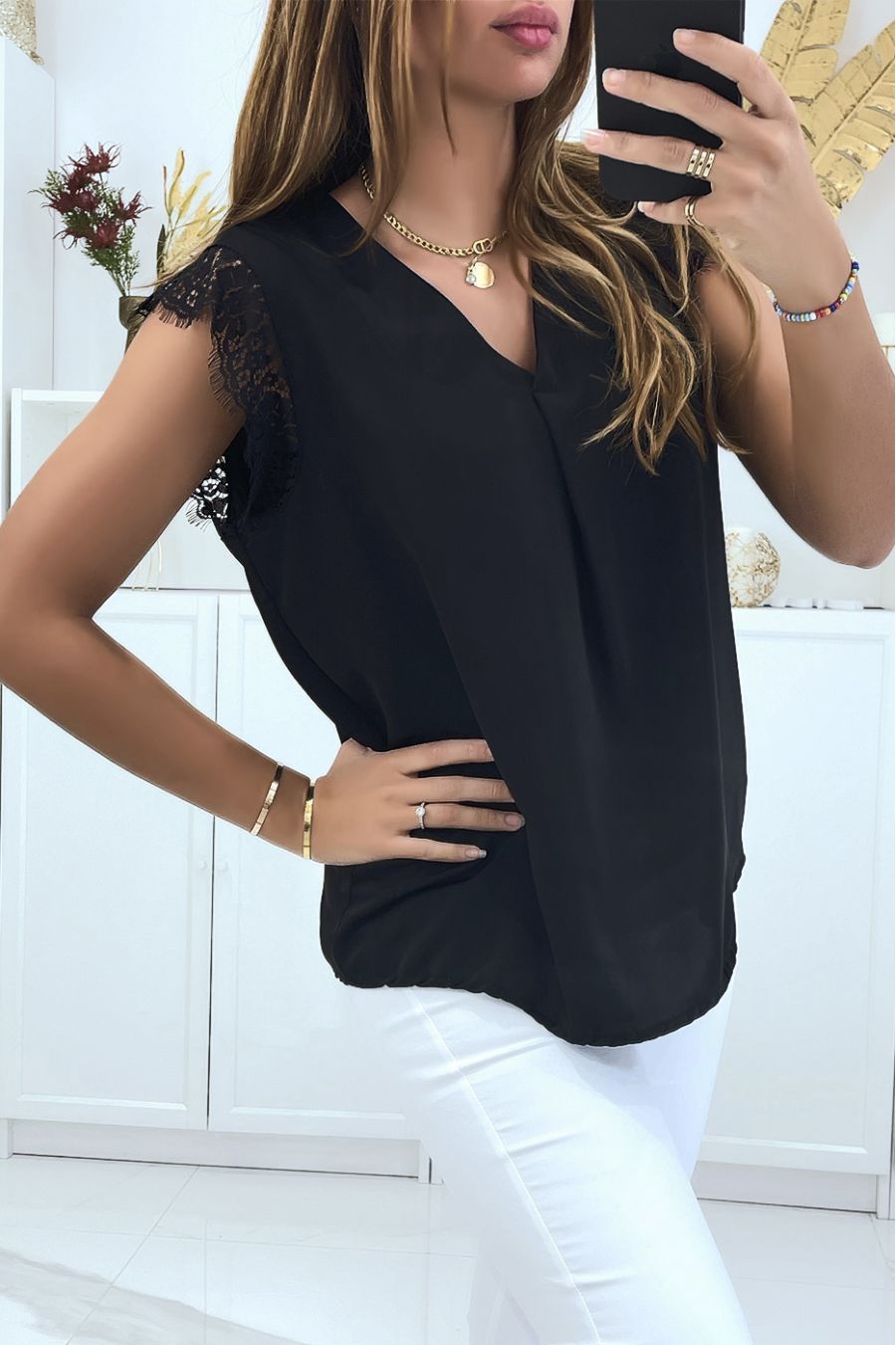 Black satin blouse in V flight with lace on the shoulders - 4