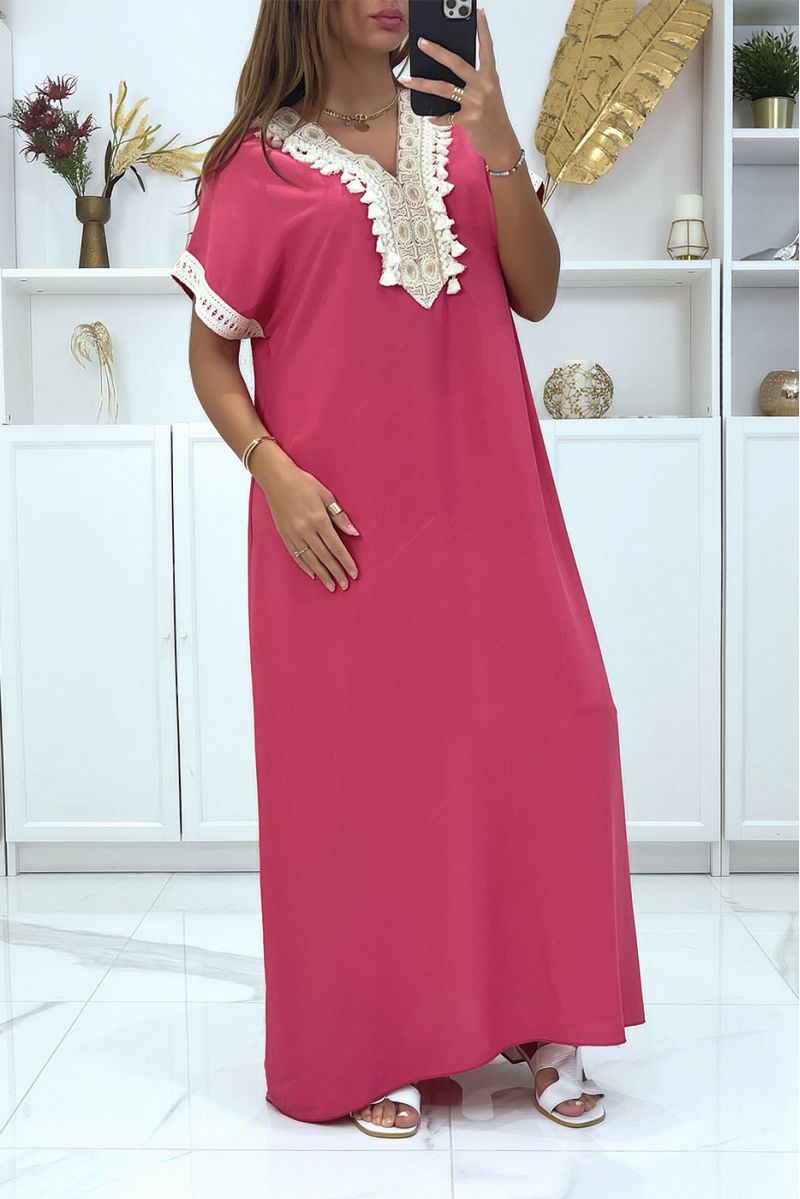 Long sleeveless fuchsia dress with embroidery - 2