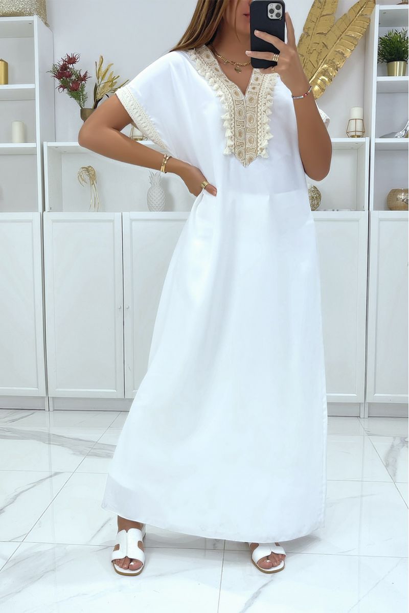 Lange mouwloze witte jurk met borduursel - 1