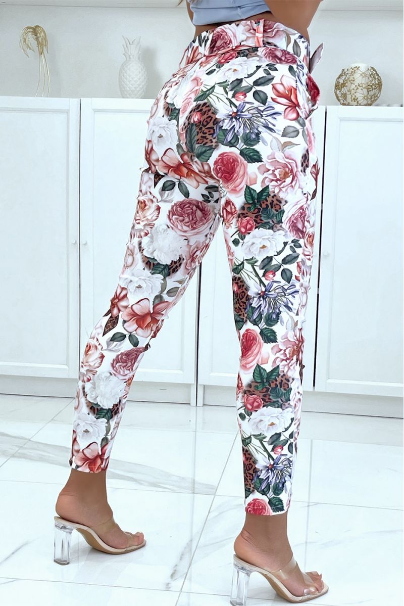 Pantalon stretch blanc fleuris avec plis, poches et ceinture  - 4