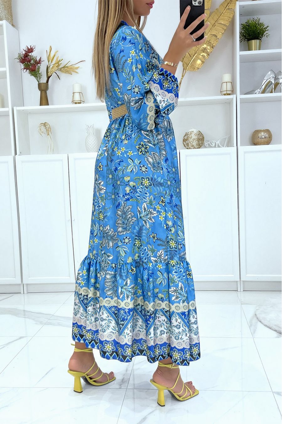 Longue robe bleu satiné croisé motif fleuris avec ceinture - 4